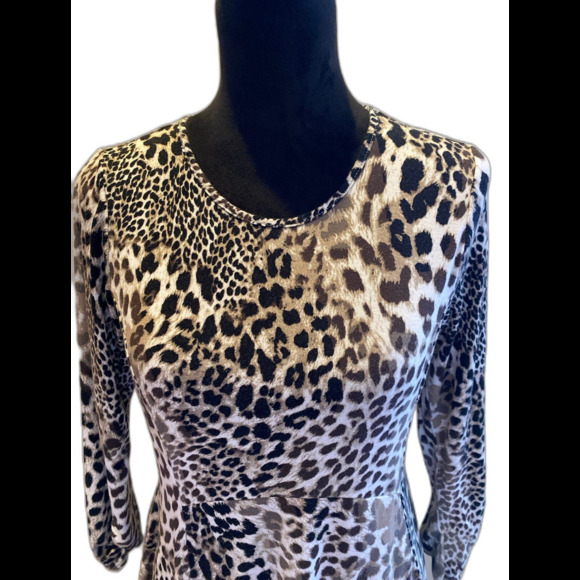 Bobeau Leopard Animal Print Blouse Size Small Pullover Stretch Top Irregular Hem - Picture 2 of 9